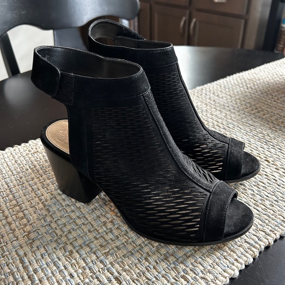 Escarpins Vince Camuto SANDRIA - Suède Noir - Lacets - Bout Ouvert - Talon Ultra Haut - Taille 8.5 US